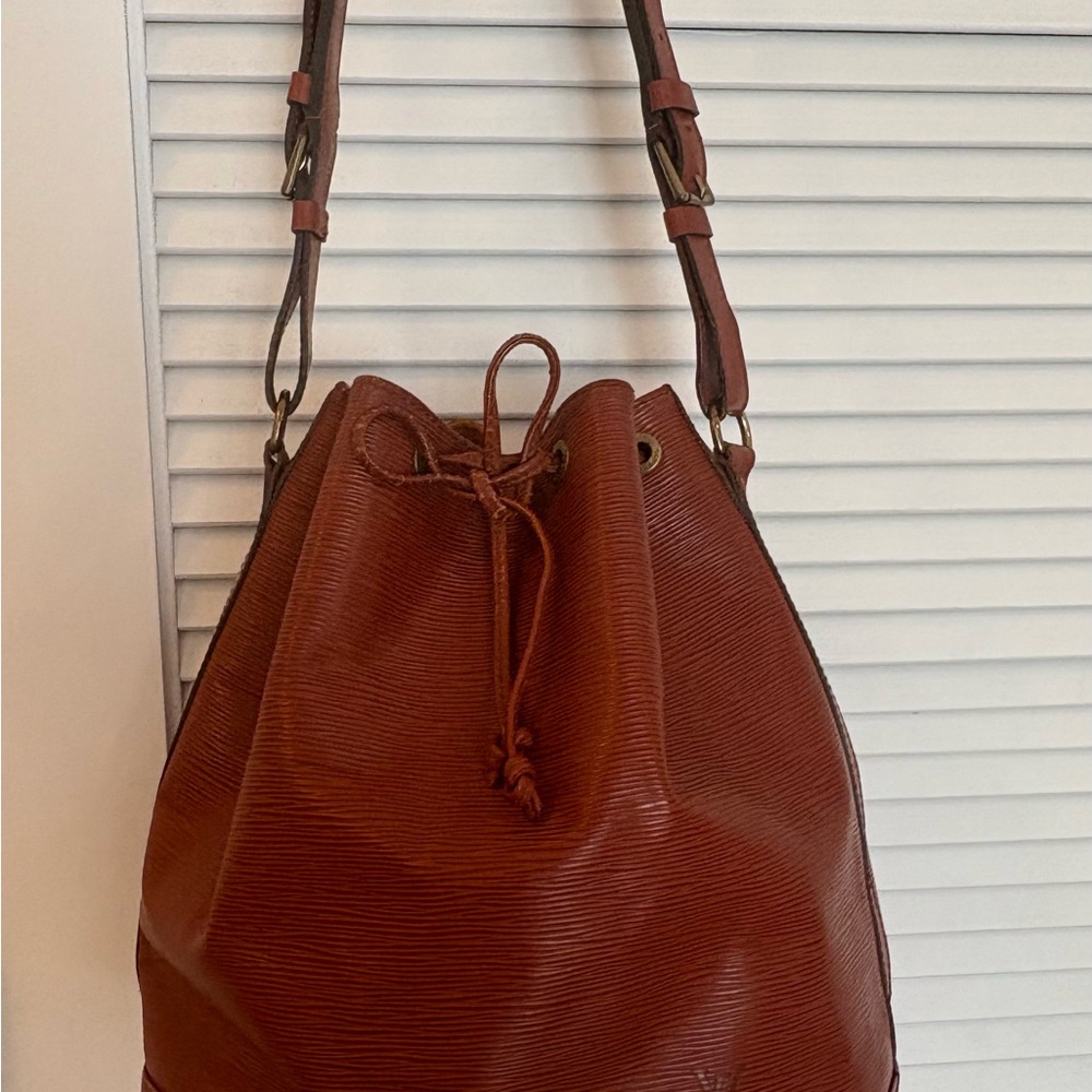 Louis Vuitton Brown Epi Bucket Bag - Picture 2 of 16